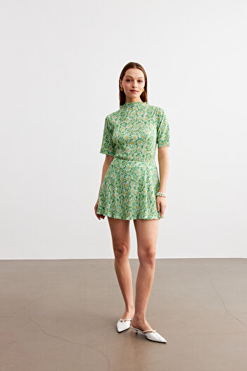 MODAGEN Women's Green Flower Pattern Pleated Throat Detail Blouse Mini Skirt Suit