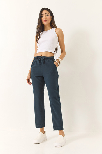Bianco Lucci Women's Tie Waist Leg Detailed Pocket Linen Carrot Pants Yp5134 60283180