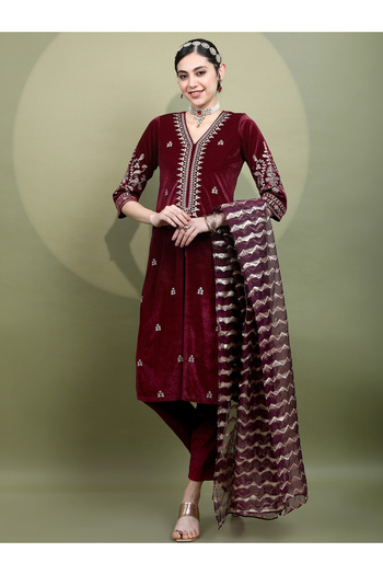 Vishudh By Styli Red Embroidered Velvet Kurta Set with Dupatta