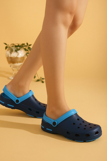 HKM shoes New Season Comfortable Lightweight Unisex Cross Slippers Hospital Doctor Nurse Slippers