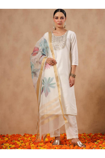 Ishin By Styli Embroidered Straight Kurta and Trousers with Dupatta Set