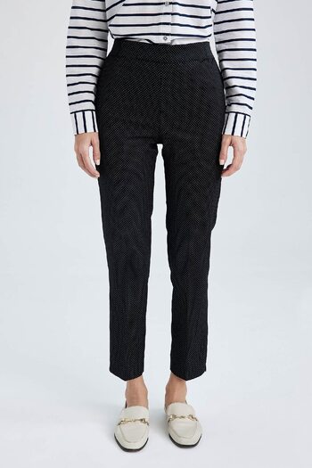 DeFacto Sigaret Satin Fabric Pantalon - Basic Plain Normální pas Pružný pas Rovné nohavice J8741az23sm