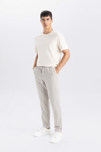 DeFacto Yazlık Jogger Pantolon Slim Fit Dar Kesim Beli Bağcıklı Cepli Düz Paça D8638ax24au