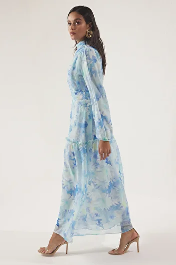 Trendyol Modest Modré šifonové tkané šaty s květinovým vzorem TCTSS25EB00063