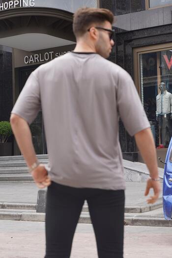 Madmext Obarvené šedé oversize pánské tričko s potiskem 6130