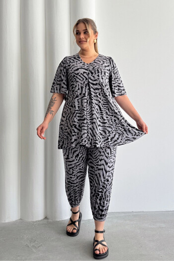 Stil Diva Plus Size V-Neck Short Sleeve Skirt with Exaggerated Print Blouse 99-5