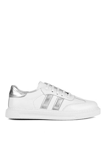 Celal Gültekin Γυναικείο δερμάτινο sneaker με χοντρή σόλα με κορδόνια σε λευκό ασημί χρώμα