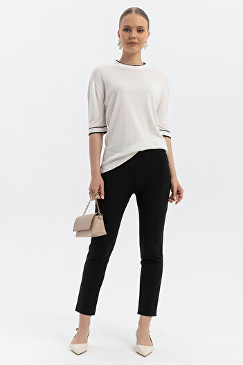 SOFT Stylish Slim Short-Sleeved Knitwear Blouse with a Drop Detail at the Neckline and Sleeves Black Stripe