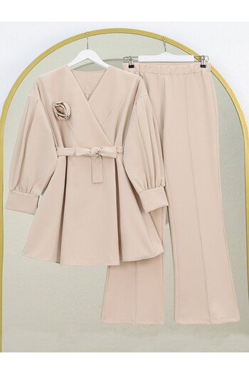 Modamorfo Cross Collar Rose Detailed Belted Double Suit - Beige