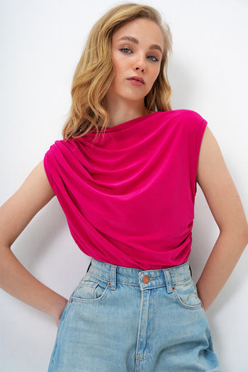 Trend Alaçatı Stili Damen Fuchsia Stehkragen Schulter drapiert Ärmellose Sandy Bluse ALC-X10021