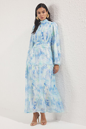 Trendyol Modest Modré šifonové tkané šaty s květinovým vzorem TCTSS25EB00063