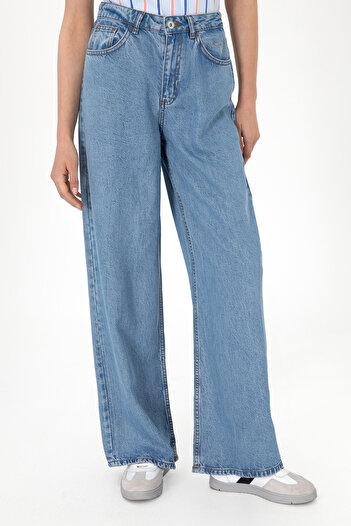 U.S. Polo Assn. Women's Light Blue Loose Fit Jean Trousers 50304321-Dn0021
