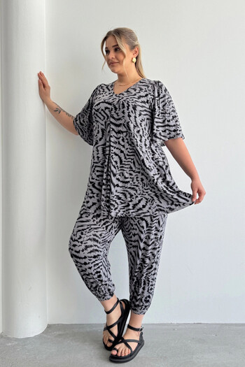 Stil Diva Plus Size V-Neck Short Sleeve Skirt with Exaggerated Print Blouse 99-5