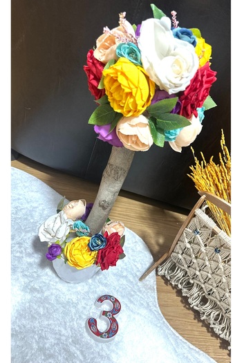 Marrone Colorful Roses and Flowers Door Front Tree and Door Number