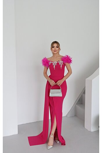 1Moda1Tarz Kadın Pembe İthal Kumaştan Aksesuar Detay Yırtmaçlı Kollar Otriş Astarlı Özel Tasarım Maxi Elbise