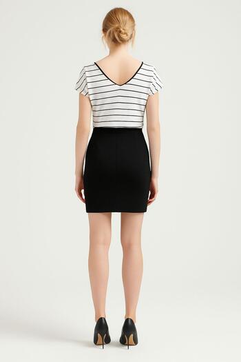 COTENCONCEPT Tricou de bază din bumbac cu decolteu în V - Design față și spate