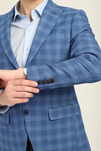 AGUSTİNİ Lacivert Renk,Kareli Desen,İki Düğme Çift Yırtmaç Sivri Yaka Slim Fit Kalıp | Agustini
