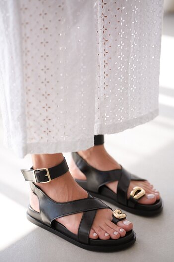 selinshoes Elica Finger Gold Buckle Detailed Cross Strap Women's Sandals - Black