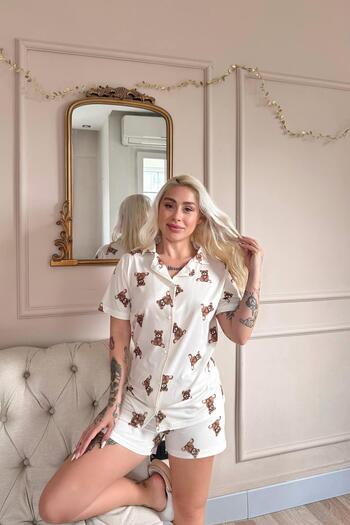 Pijamaevi Beige Teddy Desenli Kısa Kol Şortlu Önden Düğmeli Kadın Pijama Takımı