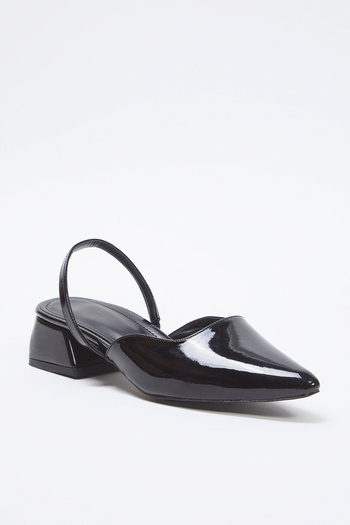 TRENDYOL SHOES Černé lakované boty se špičatou špičkou dámské boty na podpatku TAKSS25TO00090