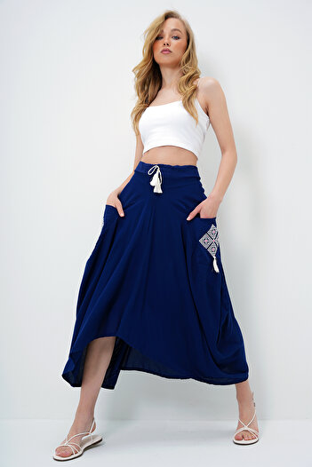 Trend Alaçatı Stili Women's Navy Blue Embroidered Double Pocket Baggy Cut Woven Skirt ALC-X11801