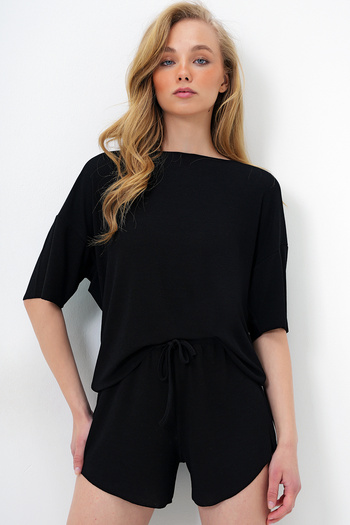 Trend Alaçatı Stili Women's Black Wide Collar Textured Basic T-Shirt and Shorts Bottom Top Set Pjm-X13915