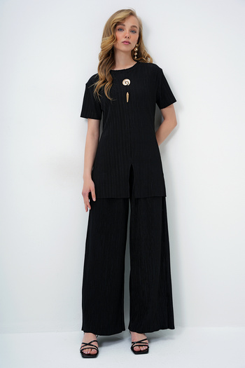 Trend Alaçatı Stili Women's Black Crew Neck Gold Button Detail Slit Pleated Blouse and Pants Set Alc-X14138