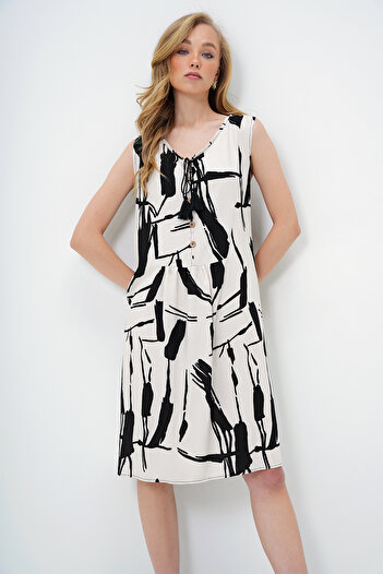 Trend Alaçatı Stili Ecru-schwarzes Damen-Sommerkleid mit Rundhalsausschnitt und Schnürung in Midi-Länge ALC-X14089