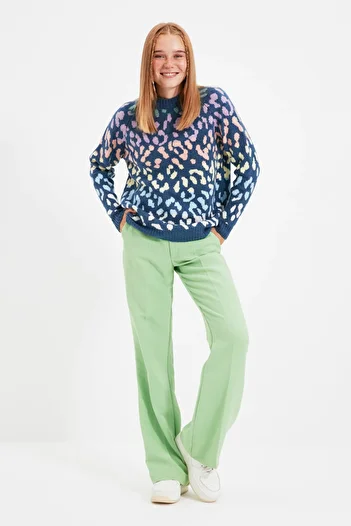 Trendyol Collection Indigofarbener, weicher, strukturierter Strickpullover mit Leopardenmuster TWOAW22KZ0427