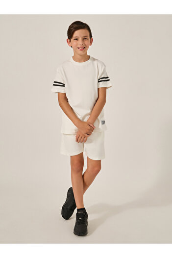 Styli Striped Sleeve Trim Round Neck T-Shirt and Shorts Set