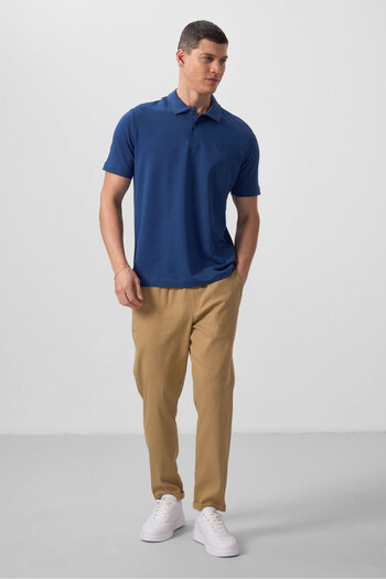 TOMMY LIFE Σκούρο μπεζ Standard Fit υφαντό ελαφρύ εύκαμπτο ανδρικό παντελόνι Chino - 82175