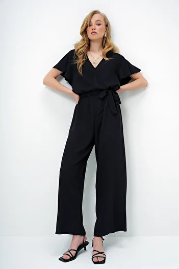 Trend Alaçatı Stili Schwarzer Damen-Overall mit V-Ausschnitt und Fliegenärmeln, gewebter Sommeroverall mit Gürtel, Alc-X13787