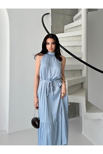Serica Moda Rochie din satin albastră cu guler halter și detaliu de legare