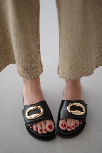 selinshoes Aiden Adjustable Velcro Gold Buckle Detailed Women's Slippers - Black