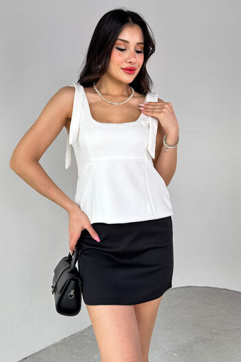 Cappmoda BLZ-06286 Λευκή μπλούζα με λαιμόκοψη