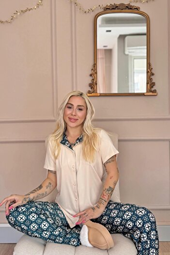 Pijamaevi Bej Floral Harmony Exclusive Önden Düğmeli Kadın Pijama Takımı