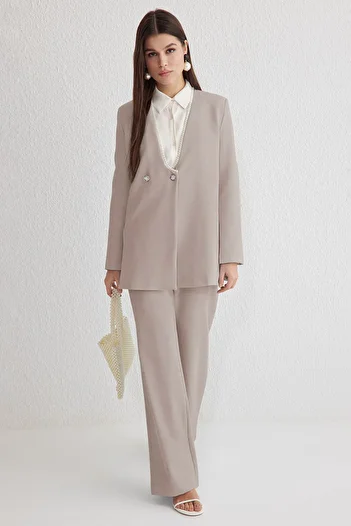 Trendyol Modest Μπεζ μαργαριτάρι λεπτομερές σακάκι-παντελόνι υφαντό κάτω-πάνω κοστούμι TCTSS25US00008