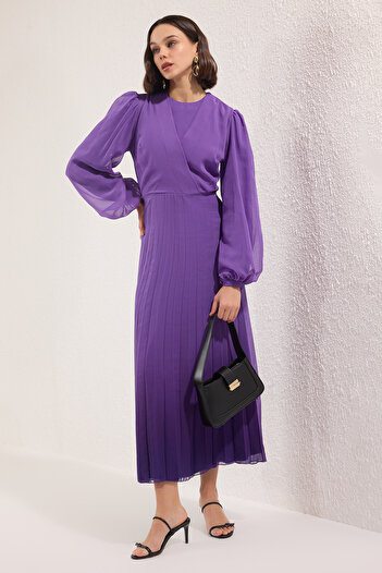 Trendyol Modest Μωβ Χρώμα με επένδυση με πιέτες Κομψό βραδινό φόρεμα σιφόν υφαντό φόρεμα TCTSS25EB00061