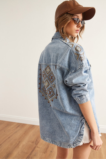 Olalook Kadın Mavi Omuz ve Sırt Nakış Detaylı Pamuk Denim Ceket CKT-19000431