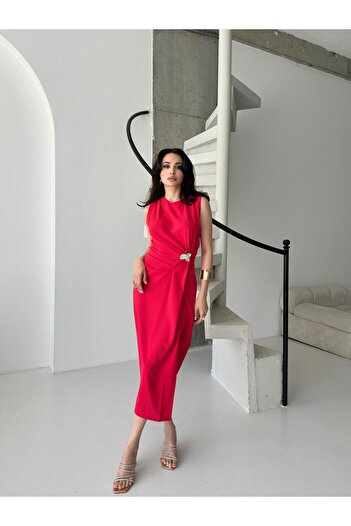 Serica Moda Kırmızı Tokalı Pile Detaylı Kolsuz Elbise