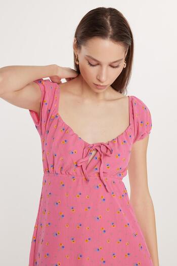 Tudors Women's Standard Fit Short Sleeve Lacing Detailed Carmen Collar Printed Mini Pink Dress