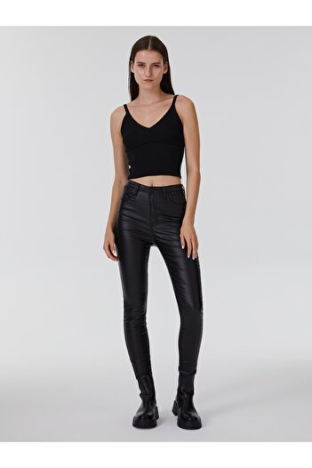 Loft Crop Female Athlete