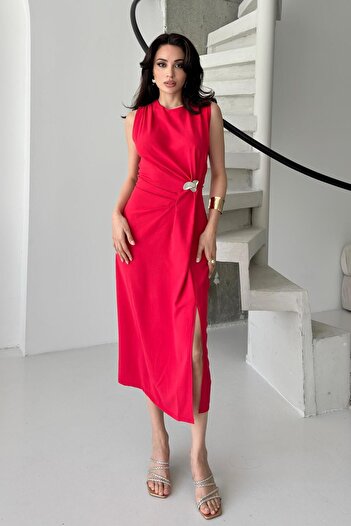Serica Moda Kırmızı Tokalı Pile Detaylı Kolsuz Elbise