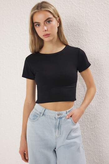 Trendyol Collection Premium Hellgelb-Schwarz 2er-Pack Crop-Bluse aus weichem Stoff mit Stretch-Strick TWOSS23BZ00108