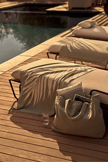 H&M Fringed beach towel