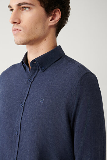 Avva Men's Navy Blue Buttoned Collar 100% Cotton Regular Fit Shirt B002033