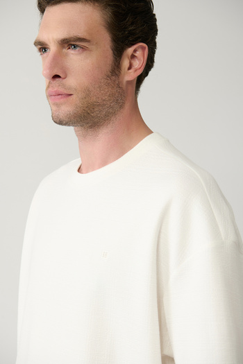 Avva Men's Ecru Crew Neck Jacquard Embroidered T-Shirt A41Y1194