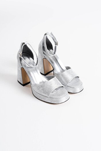 EMOYRA Lory Women's Silver Special Material Heeled Sandals