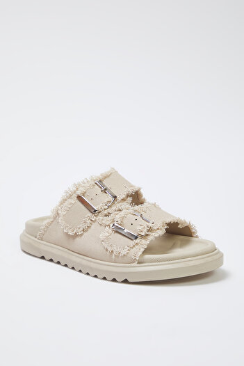TRENDYOL SHOES Εκρού τζιν φούντα πόρπη Λεπτομερείς γυναικείες παντόφλες με διπλό λουράκι TAKSS25TE00038