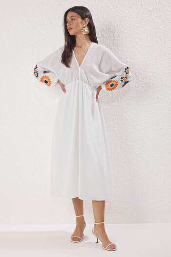 Trendyol Collection White Floral Embroidered Midi Woven Dress Twoss25El00771